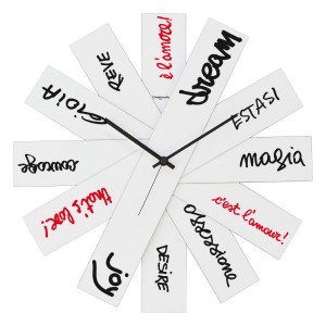 "IS LOVE" CREATIVANDO CLOCK